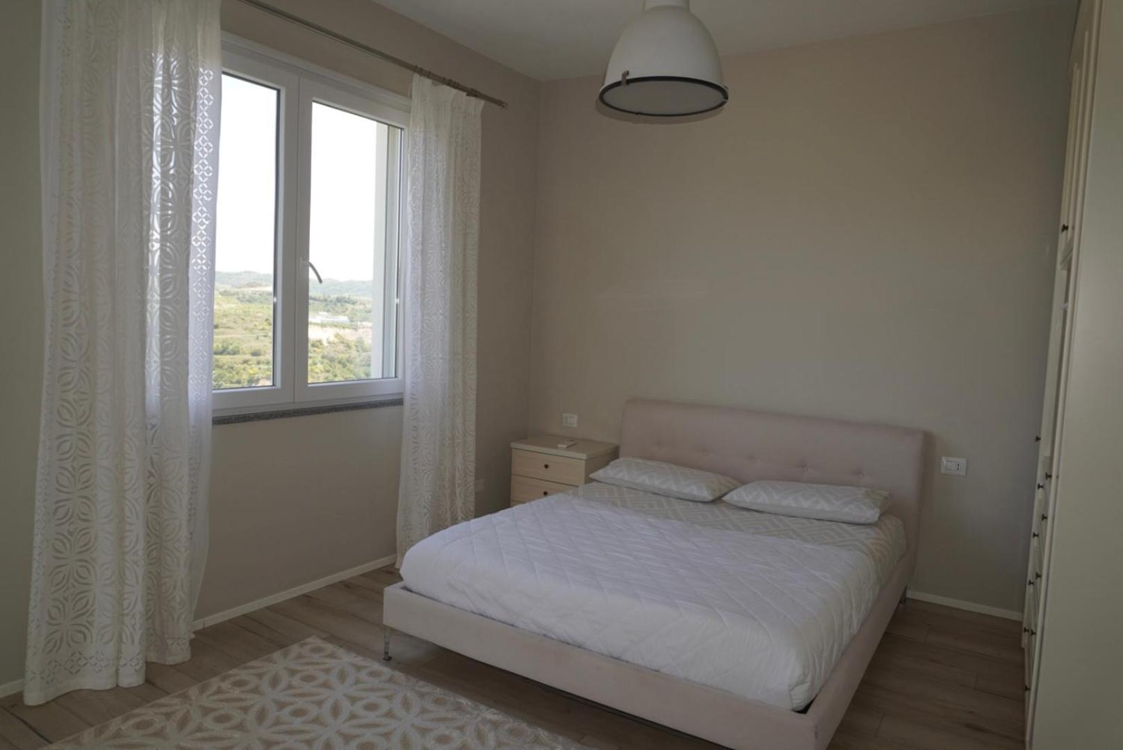 Kryemëdhej Villa Esmi Durres מראה חיצוני תמונה